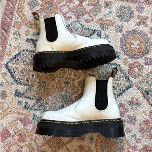 Dr. Martens 2976 SMOOTH LEATHER PLATFORM CHELSEA BOOTS